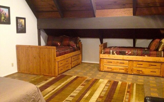 Yosemite Creekside Birdhouse