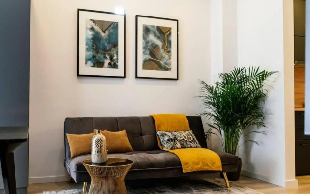 Glamour Dristor brand new Studio