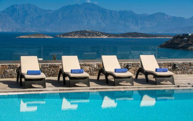 Villa Bellelen With a Heated Pool