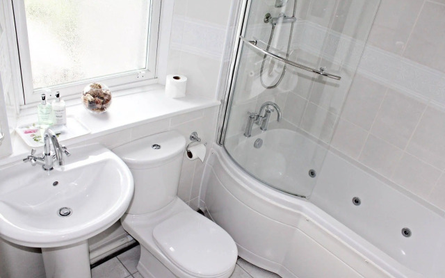 Beaumont House with FREE off-site Health Club - Adults Only