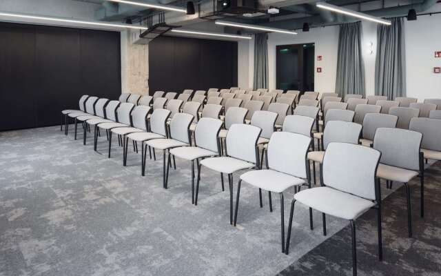 MONTOWNIA Lofts & Experience