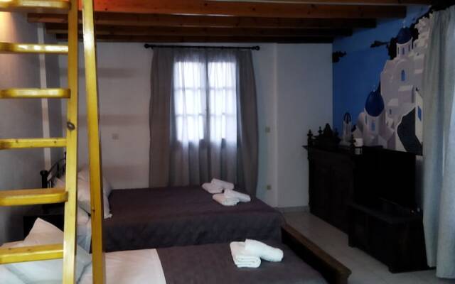 Perissa Art Villa - Kitchen & Washing Machine
