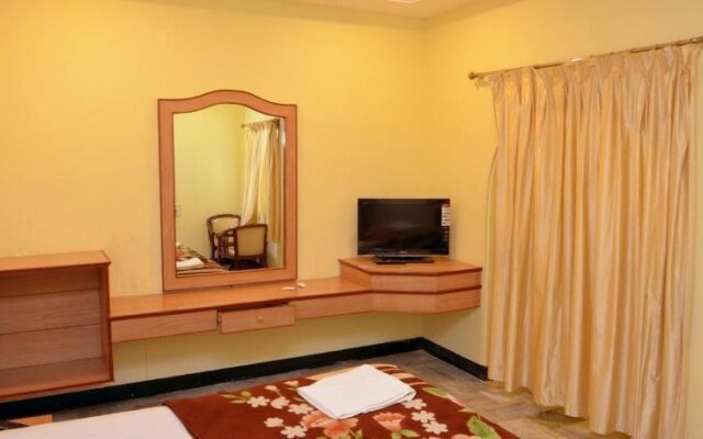 Hotel Raya's & Annexe 1