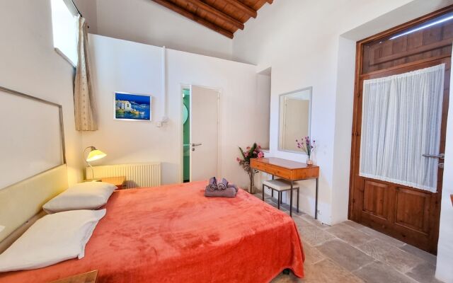 Skarinou Village Poolside Escape Studio