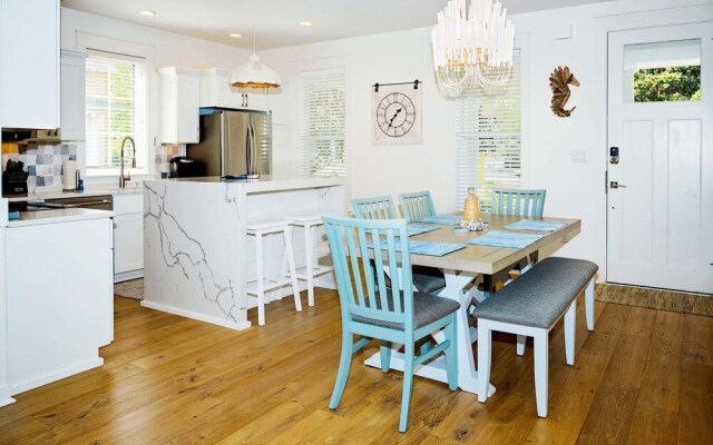 1309 Laurel Grove 3 Bedroom Home by RedAwning