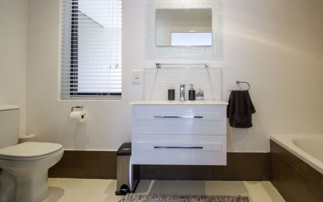 Trendy 1-BR City Center Apt