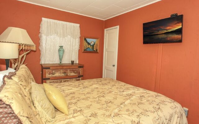 A Sweet Pine Cabin -  3Br/1BA/WiFi/Roku/Netflix