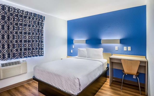 Motel 6 Peoria - East