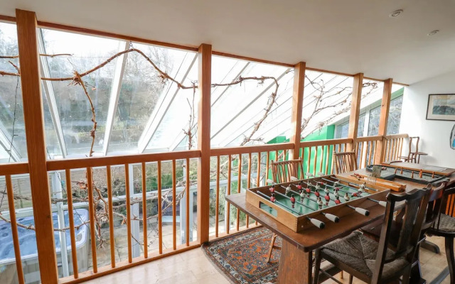 Cringoed House