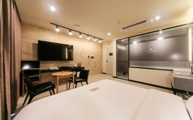 Le Idea Hotel