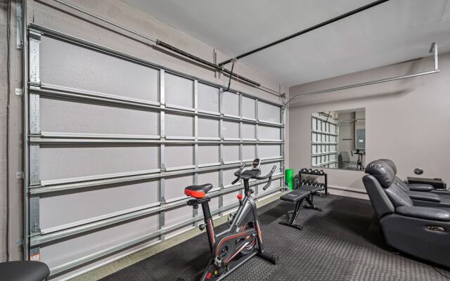 Luxury Tampa Home w/ Pool, Jacuzzi & Amenities