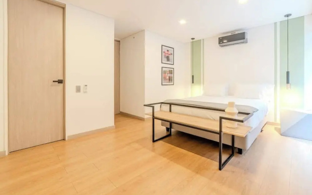 Panoramic 3 BR w/ Balcony in Laureles Medellín