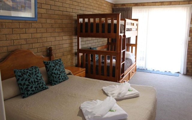 Beachmere Palms Motel