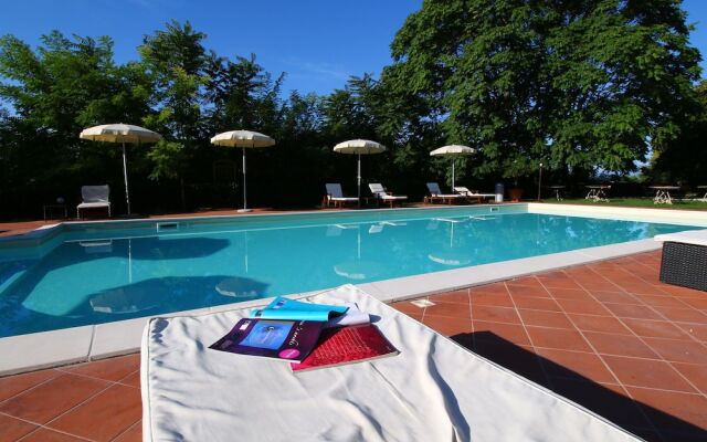 Apartment With Pool, Between sea and Mountains, Restaurant, Wifi