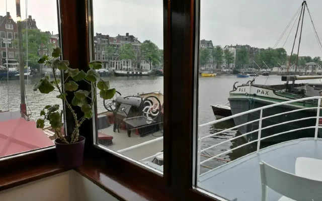 houseboat Rose