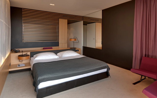 Lone Hotel by Maistra Collection