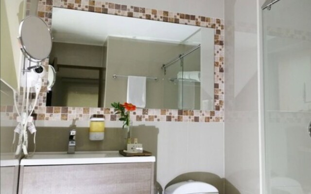 Richmond Suites Hotel