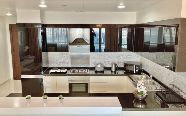 SuperHost - High-rise Chic Apt With Incredible Skyline Views