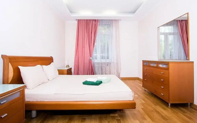 Apartlux on Ploshchad Pobedy