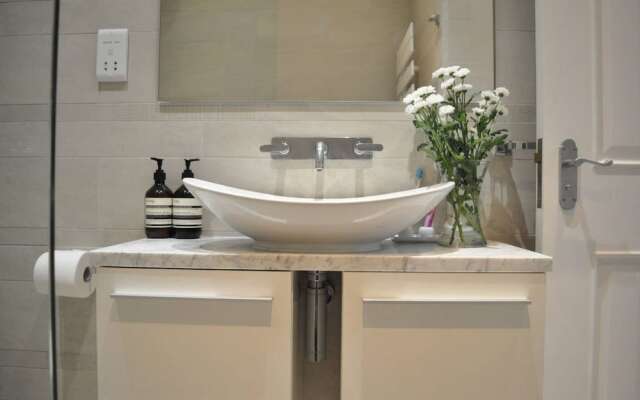 Beautiful 2 Bedroom Flat in Prime Notting Hill Location