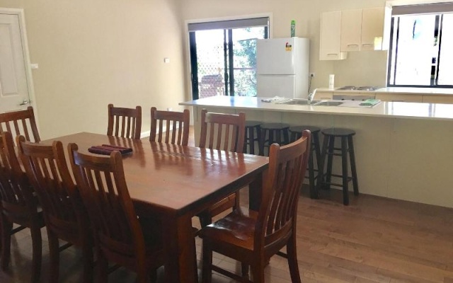 Hillview Farmstay – Guest Rooms – Gundagai
