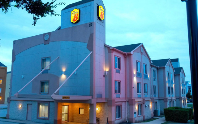 Super 8 by Wyndham Irving/DFW Apt/North