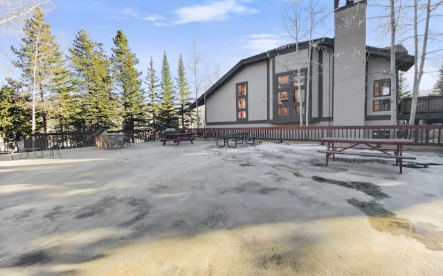 Cimarron 402 2 Bedroom Condo by RedAwning