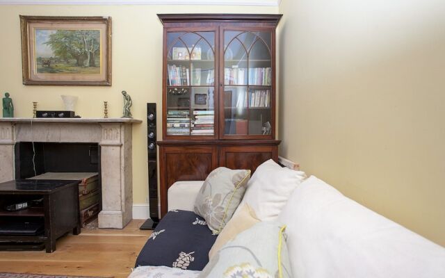 Gorgeous Central One Bed in Earls Court