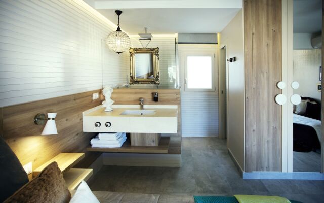 Cabaret Terrace Suite