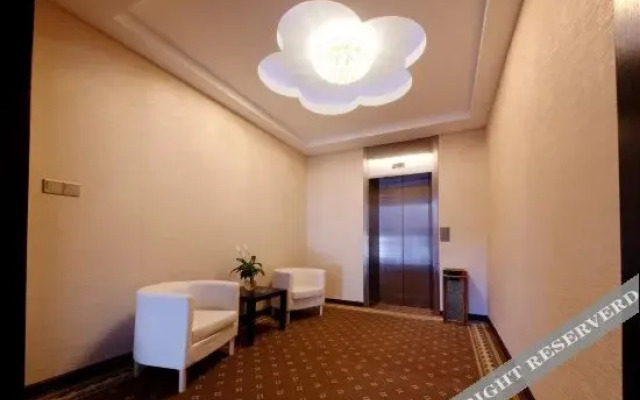Yahao Business Hotel (Nanjing Olympic Sports Center Daoxiang Music Space Store)