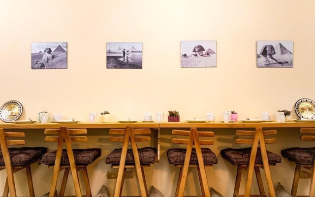 9 Pyramids Inn