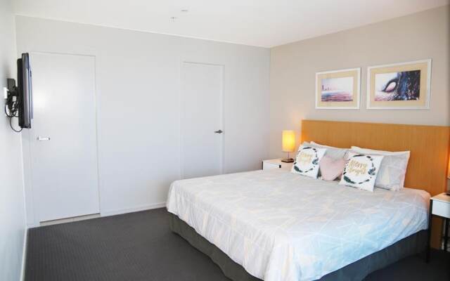 Pelicanstay Surfer Paradise Condo Hotel