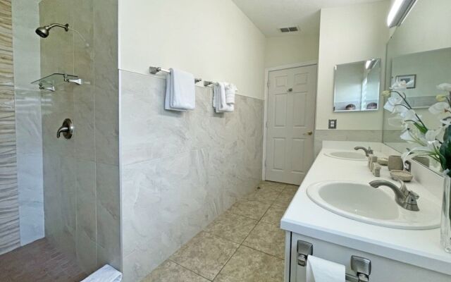 Greatest Grove 4 Bedroom Home by RedAwning