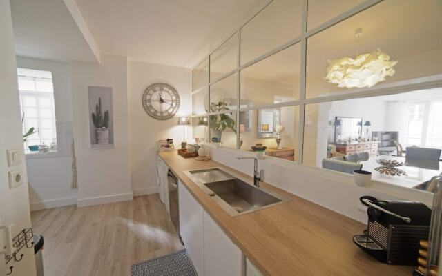 Spacious T3 of 150m2 - Place des Quinconces