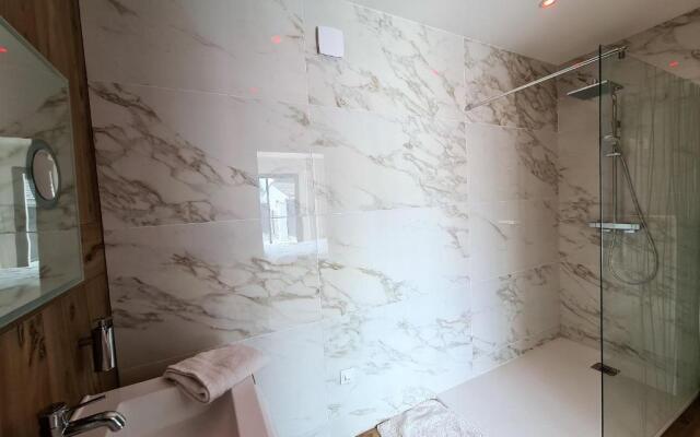 La Suite De La Route Des Chateaux