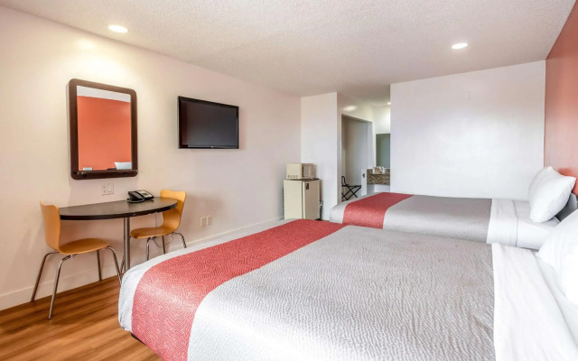 Motel 6 Gardena, CA - South
