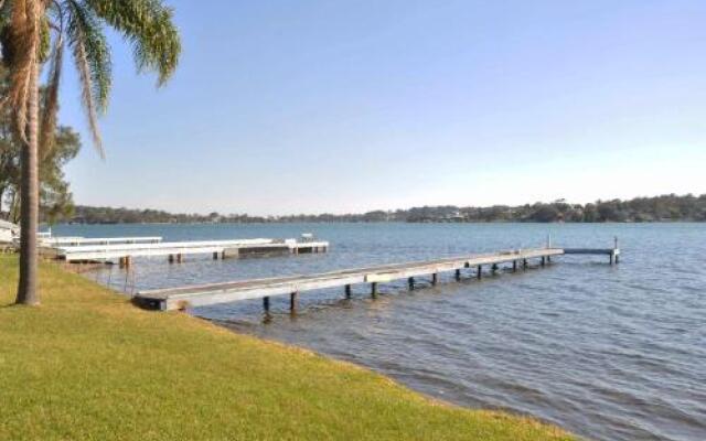 The Studio on the Lake @ Fishing Point, Lake Macquarie - honestly put the line in and catch fish