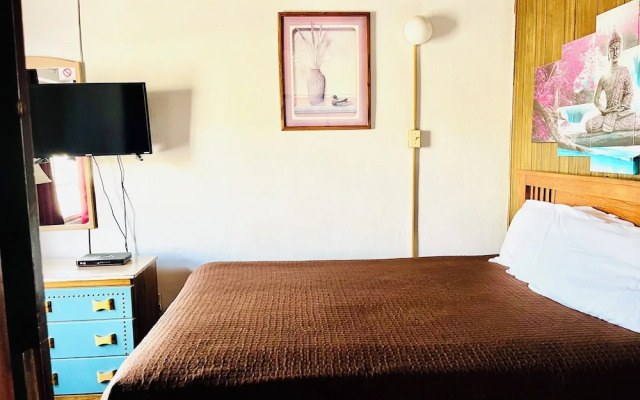 Cottonwood Court Motel