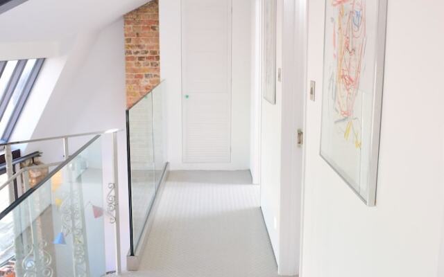 2 Bedroom Loft Flat in Hammersmith