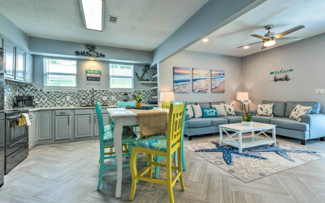 Charming Coastal Getaway, Near Beach & Pier!