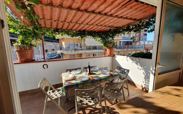 Atico con terraza y Barbacoa, junto linea Metro de BCN