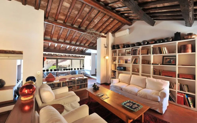 Unique 3 Bed Flat in the Heart of Trastevere