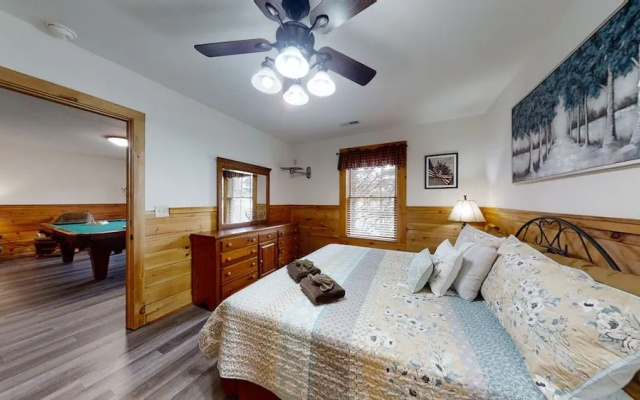 Pure Country - 3 Br cabin by RedAwning