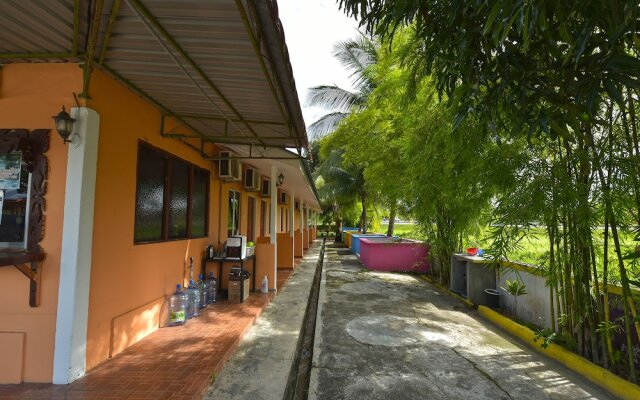 OYO 90561 Awan Biru Motel