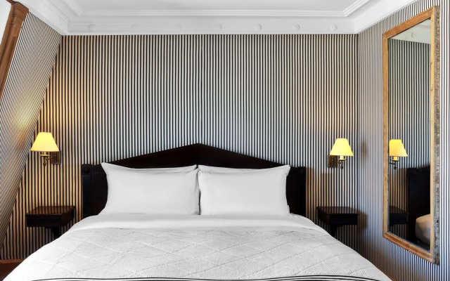 Le Dokhan’s Paris Arc de Triomphe, a Tribute Portfolio Hotel