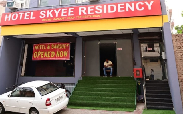 Goroomgo Skyee Residency Chandigarh