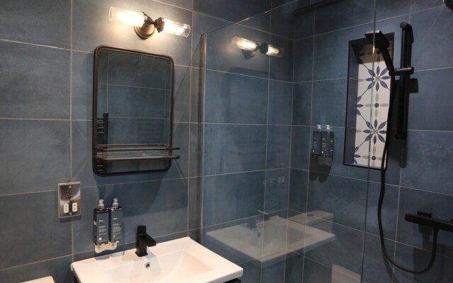 Hop Market - Ensuite Bedroom