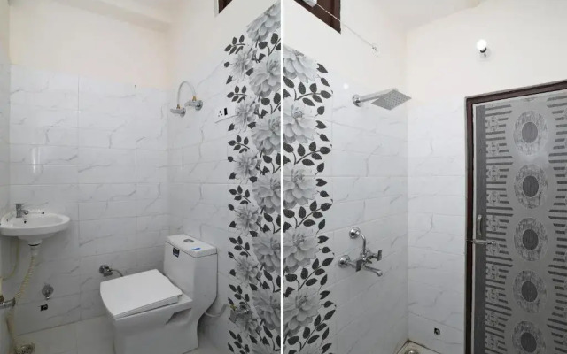 Oyo 39767 Hotel Av Plaza