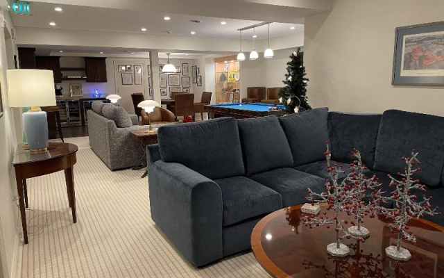 Oakmont Inn