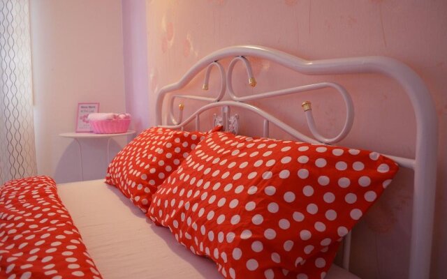 Manis-Manis Pink Lady Cottage